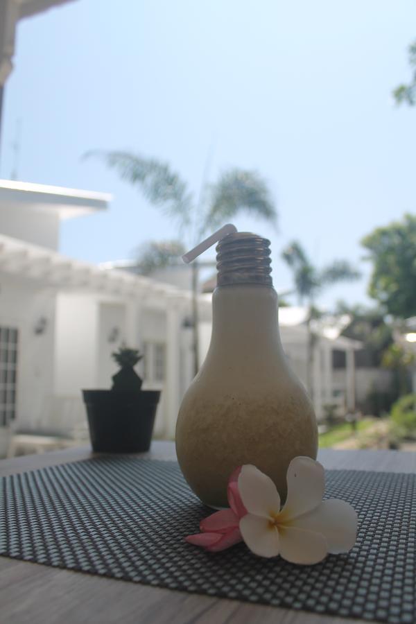 Casa Blanca Gili Air Hotel Exterior foto
